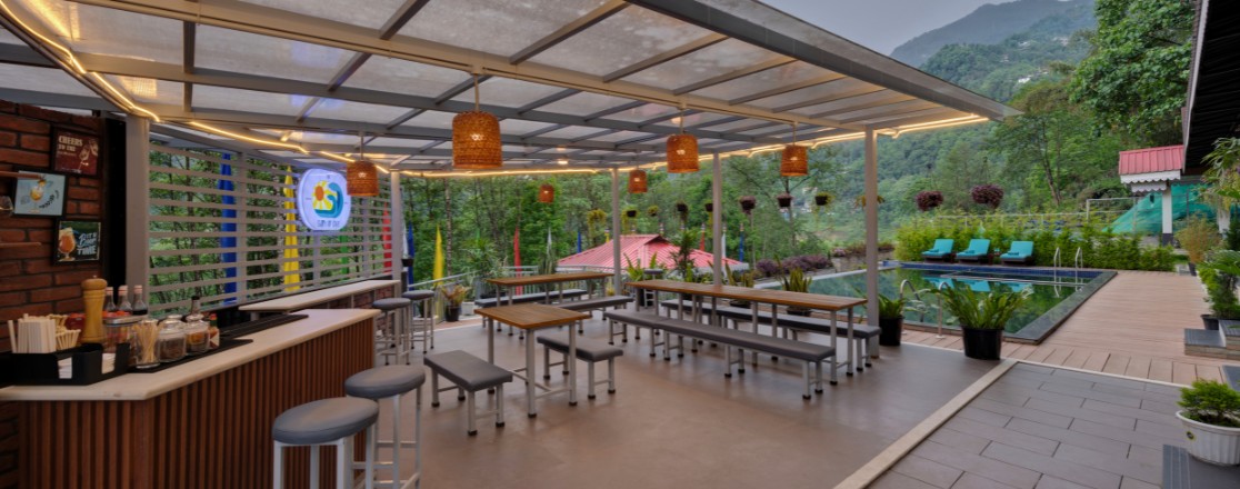 Swim Up Café